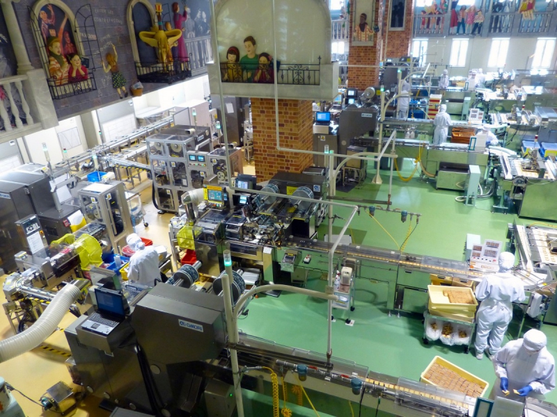 chocolaterie-ST RAPHAEL-min_japan_sapporo_chocolate_factory_label_packaging_cookie_machine_operators-961509